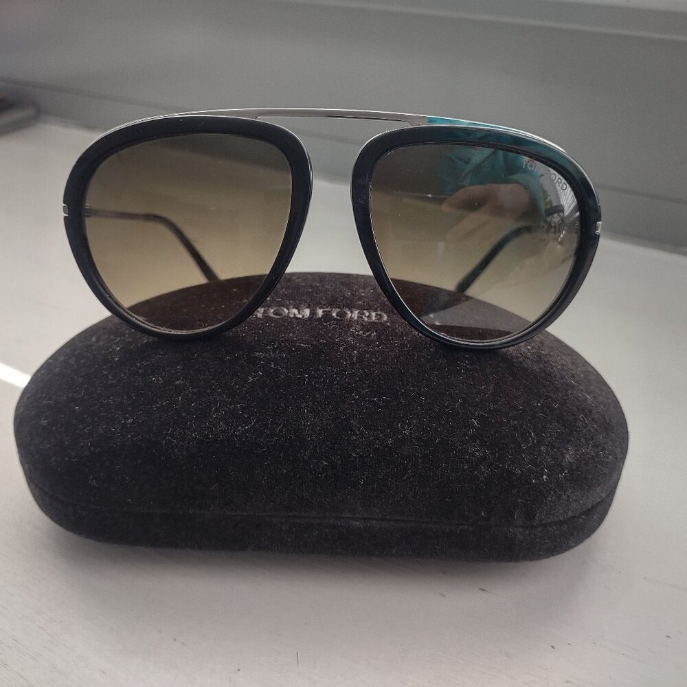 Tom Ford Sunglasses Brown Gradient Lenses with Case